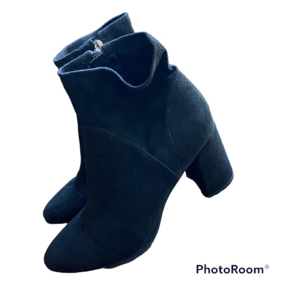 𝅺MARC Fisher Dyvine Pointy Toe Ankle Booties - Picture 1 of 9